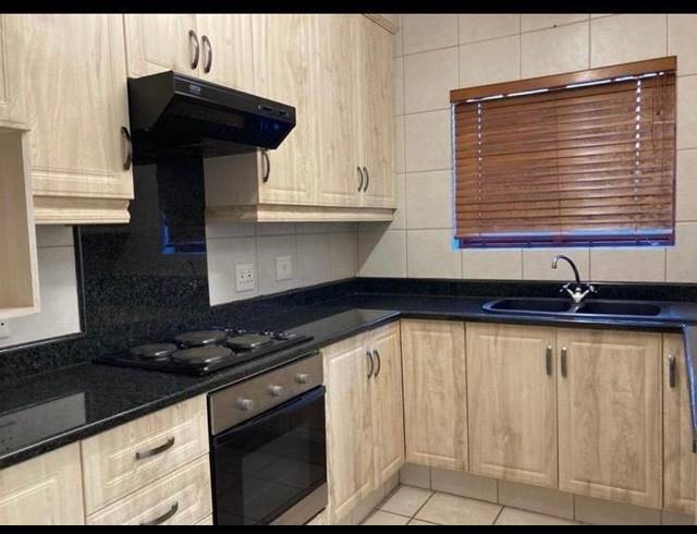 2 BEDROOM TOWNHOUSE FOR SALE IN UMHLANGA CENTRAL